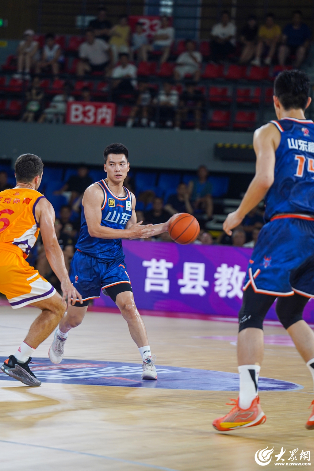 包含NBA总决赛今晚走向成谜，山东男篮临场应变，球迷炸锅，更衣室氛围转暖的词条-开云体育